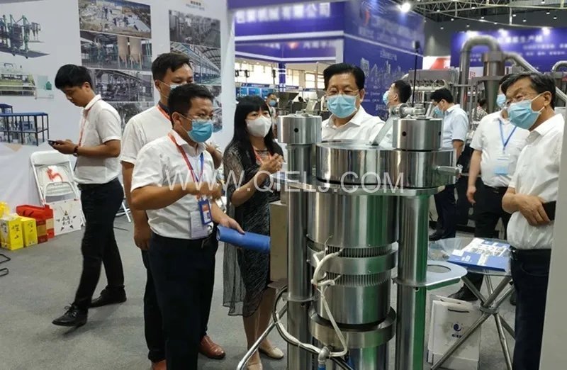 企鵝糧油機械榮獲第二十三屆中國農加工投洽會“優(yōu)秀裝備展示獎”(圖2)