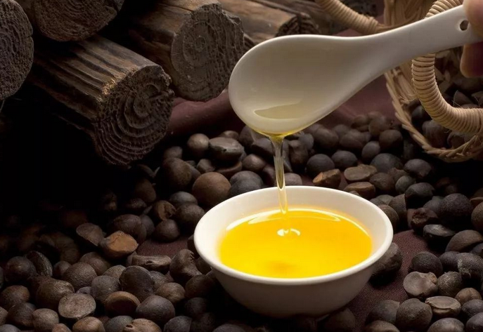 企鵝牌茶籽油雙螺桿榨油機(jī)，用心制造獲得客戶認(rèn)可(圖1)